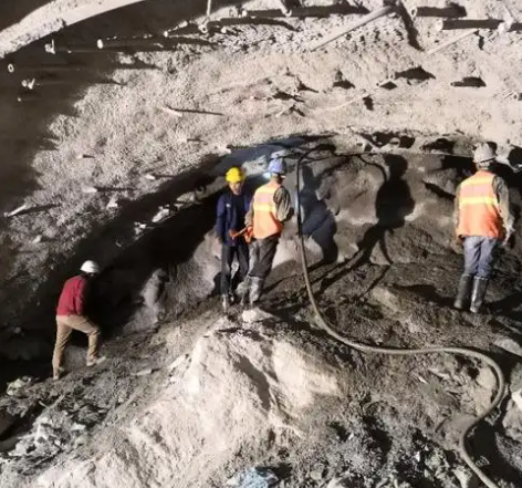 京口拱顶带模注浆料的施工流程及注意事项